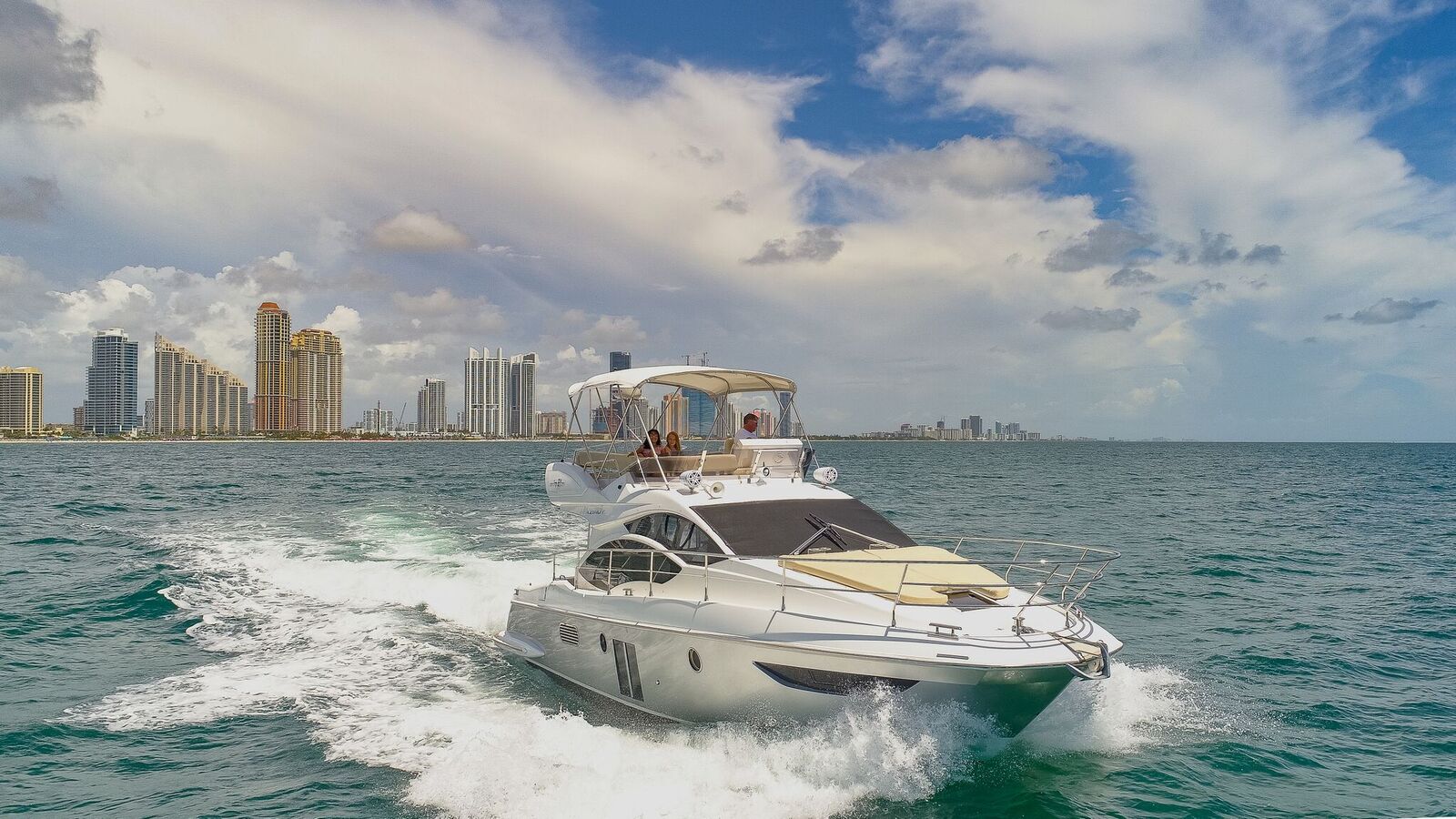 42 Foot Azimut Flybridge 2017 Luxury Yacht Rental Miami - South Florida ...