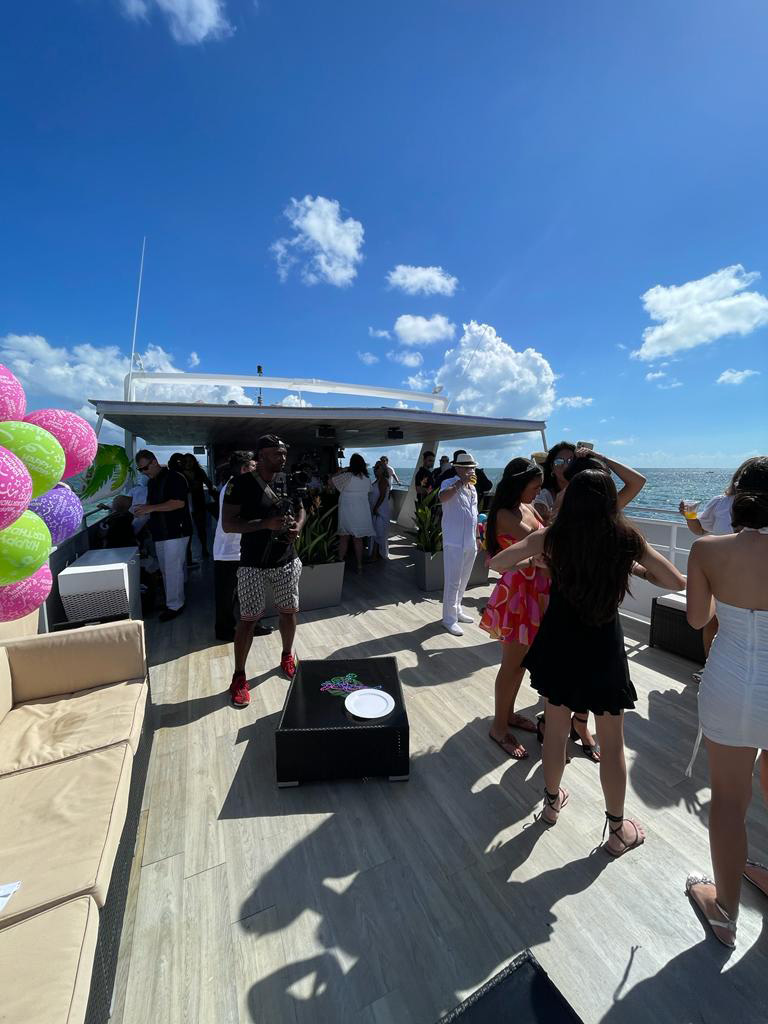 web-Celebration-Party-Yacht-Miami-3